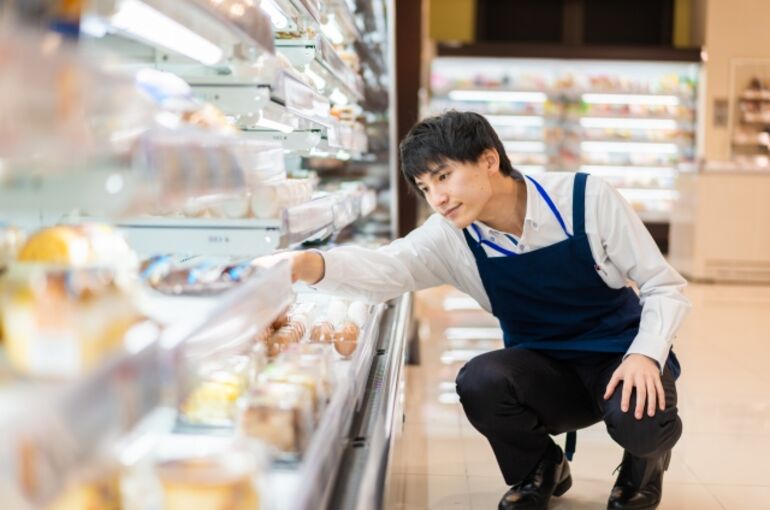 コンビニ店員48_s